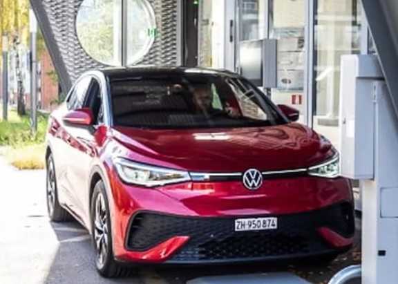 شارژ بی سیم خودروهای برقی واقعی شد: فقط پارک کن و تمام!